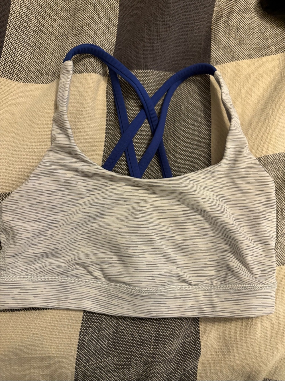 lululemon  sports bra size 4
No pads
